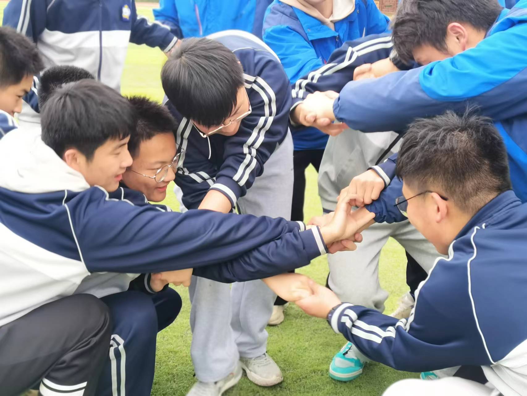 ：开设户外团体心理课新葡京娱乐海头高中