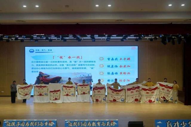 一中学“被单奖状”引热议新葡京告别纸质奖状!杭州(图2) 一中学“被单奖状”引热议新葡京告别纸质奖状!杭州(图2)